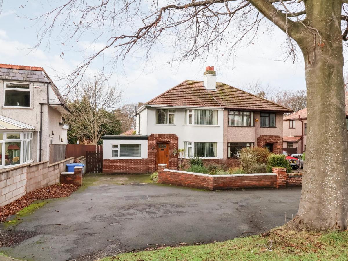 The Hollies Villa Prestatyn Exterior photo
