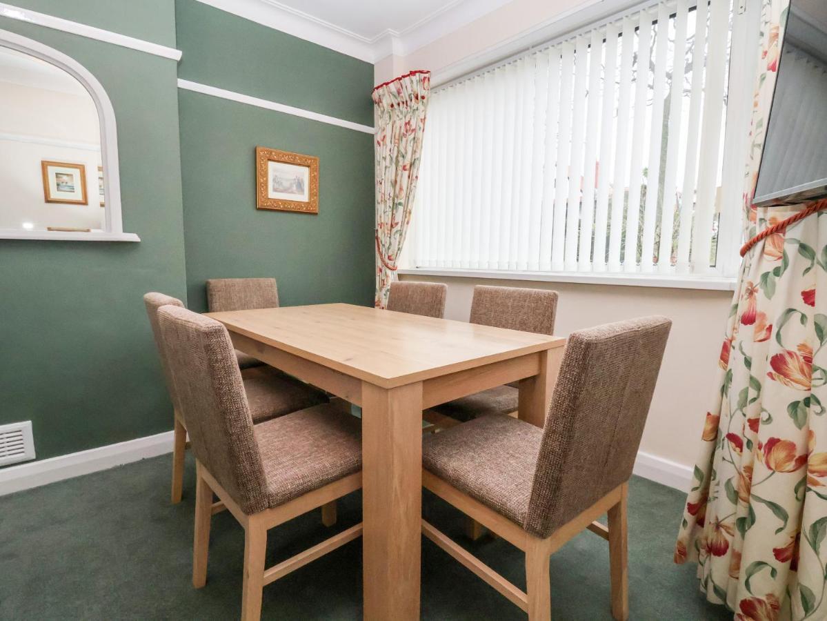 The Hollies Villa Prestatyn Exterior photo