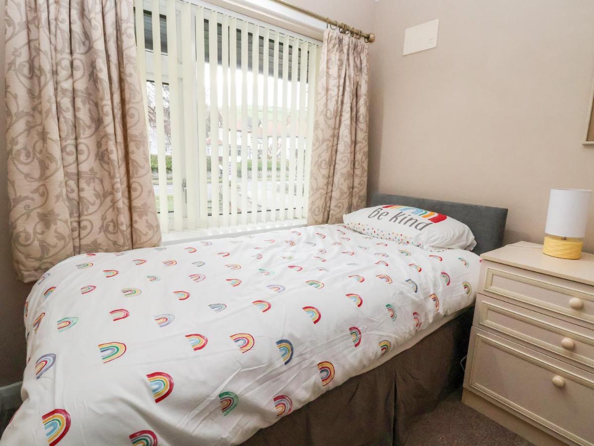 The Hollies Villa Prestatyn Exterior photo