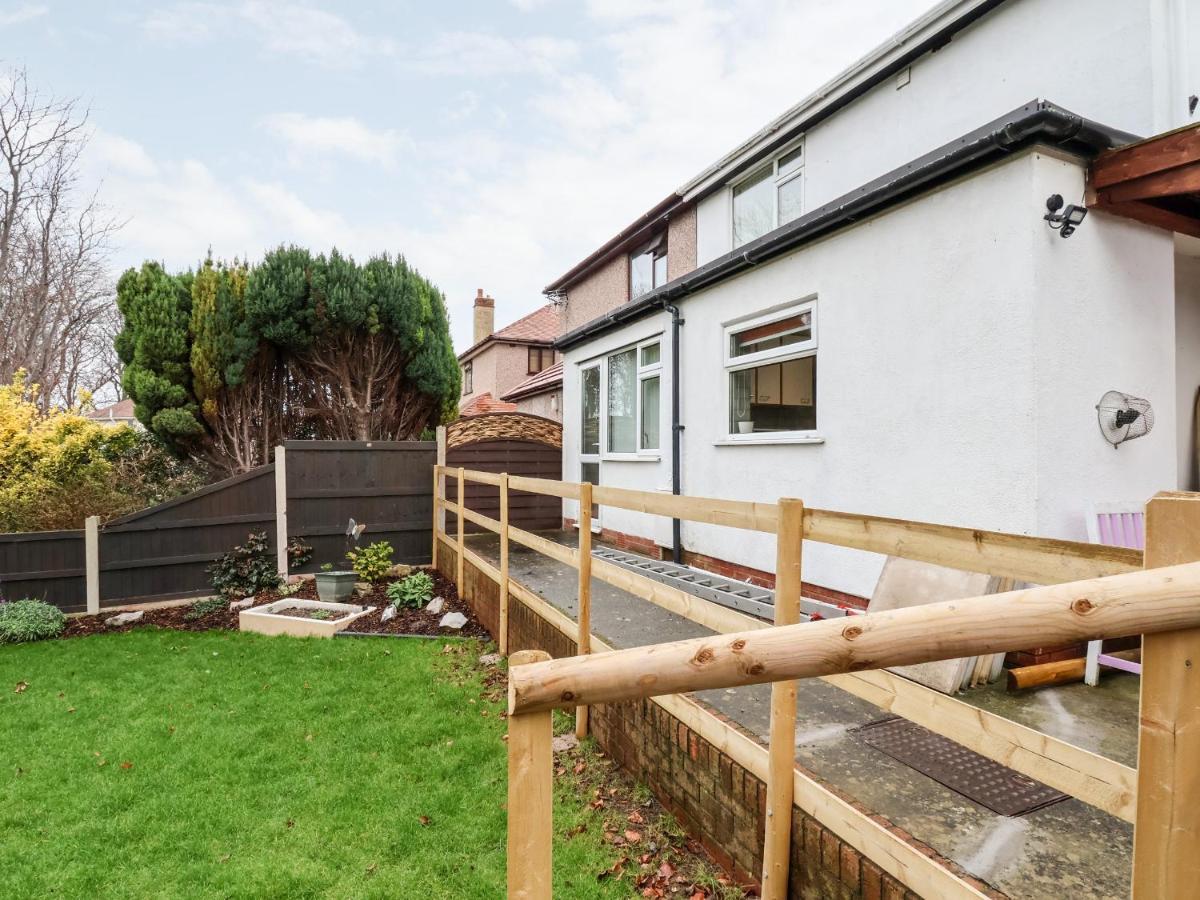 The Hollies Villa Prestatyn Exterior photo