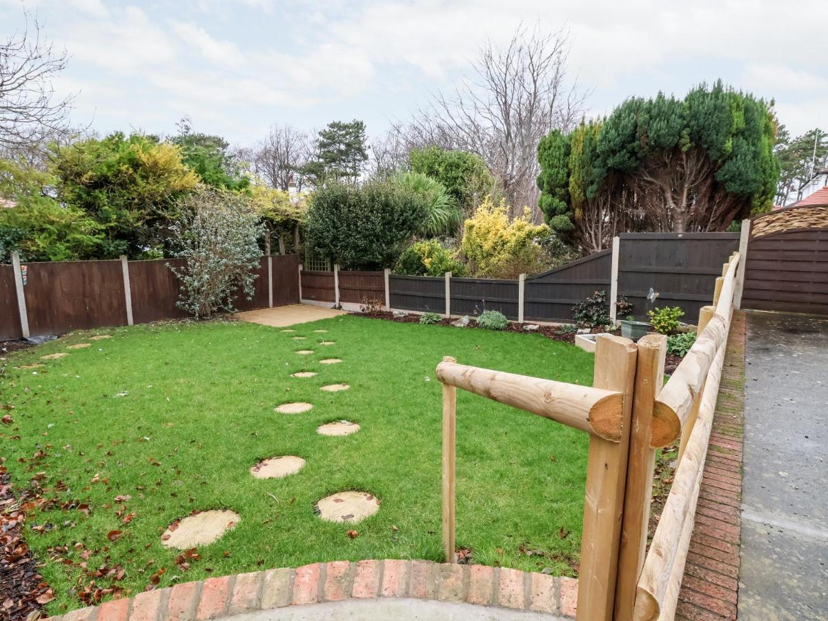 The Hollies Villa Prestatyn Exterior photo